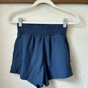 Abercrombie - Traveler Hi Rise Shorts